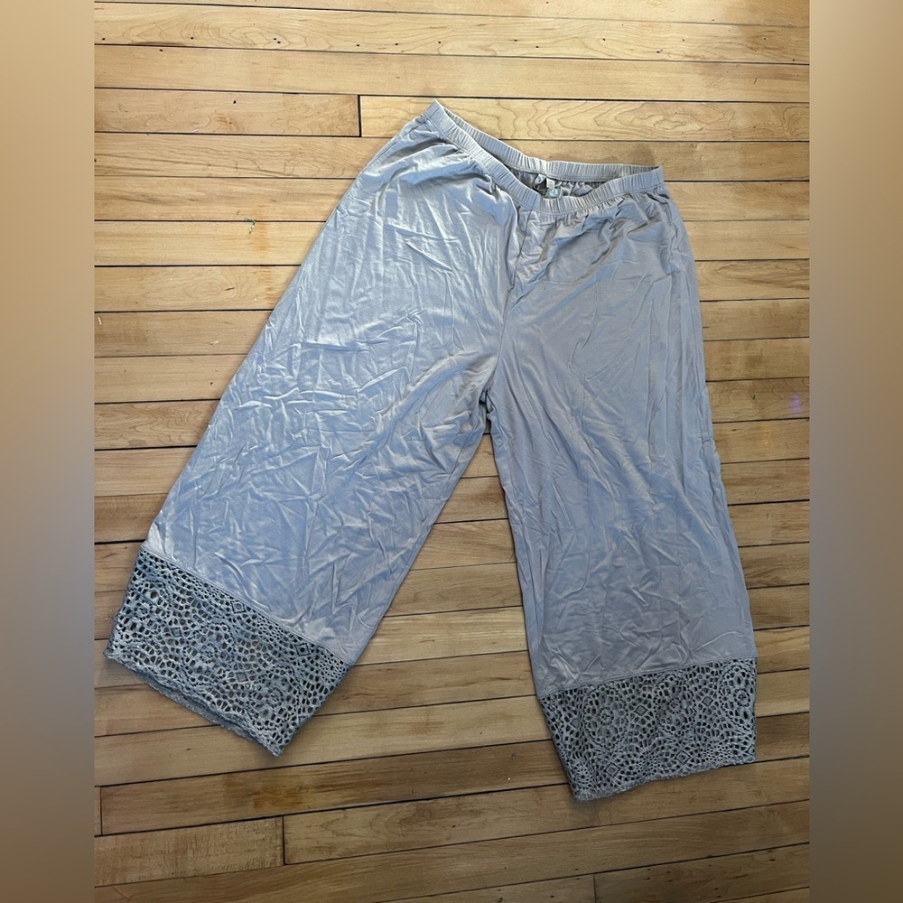 Comfy U.S.A. grey wide leg cut off lace hem bottoms